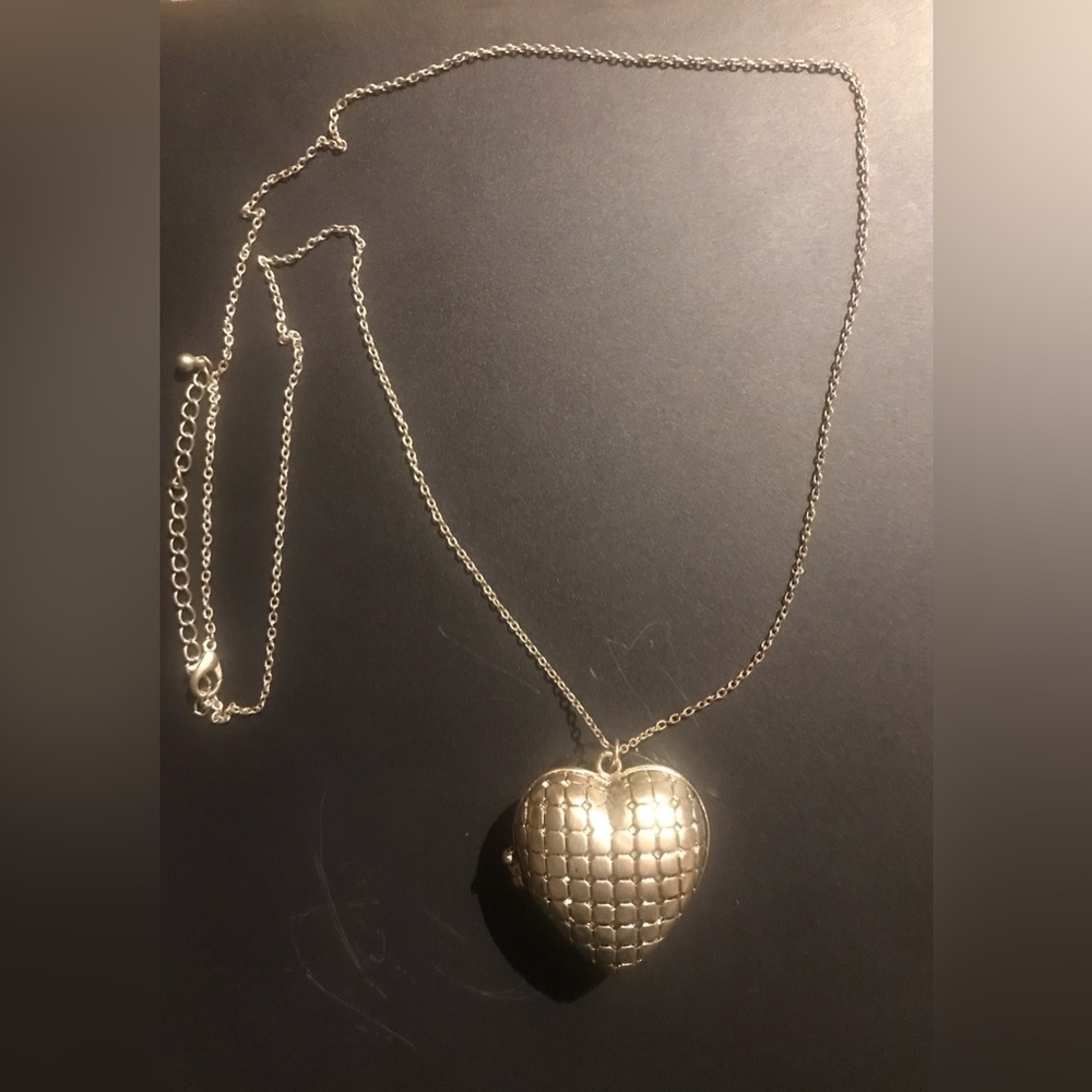 Silver color Necklace with heart locket